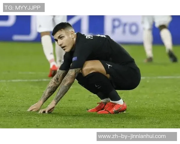 挑选足球明星球员时需要关注哪些关键因素才能做出明智选择